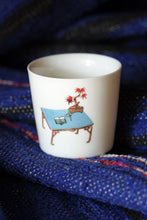 Load image into Gallery viewer, SOLO COLOURED CUP - TABLE WITH TREE (Bonsai)