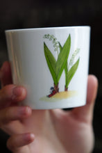 Load image into Gallery viewer, SOLO COLOURED CUP - GIRL READING UNDER FLOWER (Bonsai Girl)