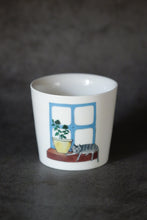 Load image into Gallery viewer, SOLO COLOURED CUP - CAT ON WINDOW (Bonsai Animal)