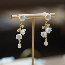 Load image into Gallery viewer, Lily of the valley+ pearl-handmade porcelain jewellery earrring