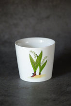 Load image into Gallery viewer, SOLO COLOURED CUP - GIRL READING UNDER FLOWER (Bonsai Girl)