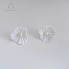Load image into Gallery viewer, Pure White Line- handmade porcelain jewellery earring