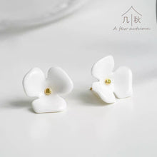 Load image into Gallery viewer, Hydrangea -handmade porcelain jewellery earring