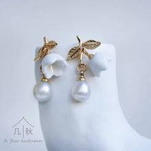 Load image into Gallery viewer, Lily of the valley- handmade porcelain jewellery earring
